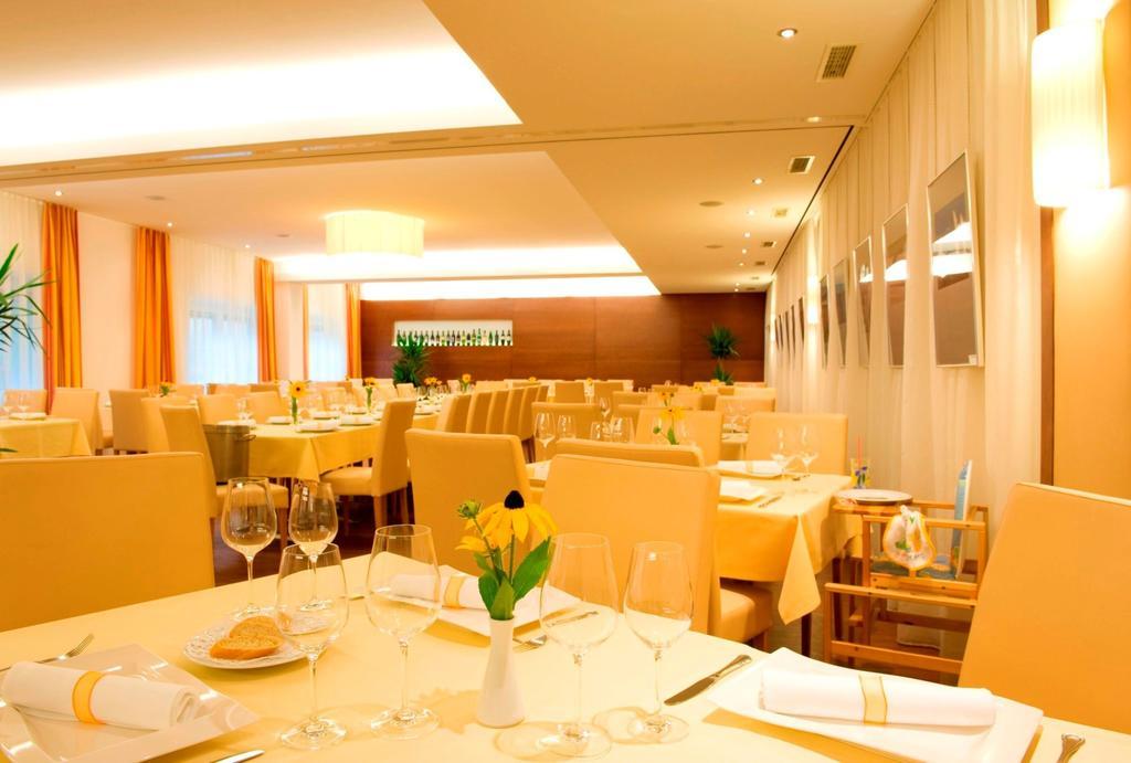 Stadthotel Eggenburg ภายนอก รูปภาพ