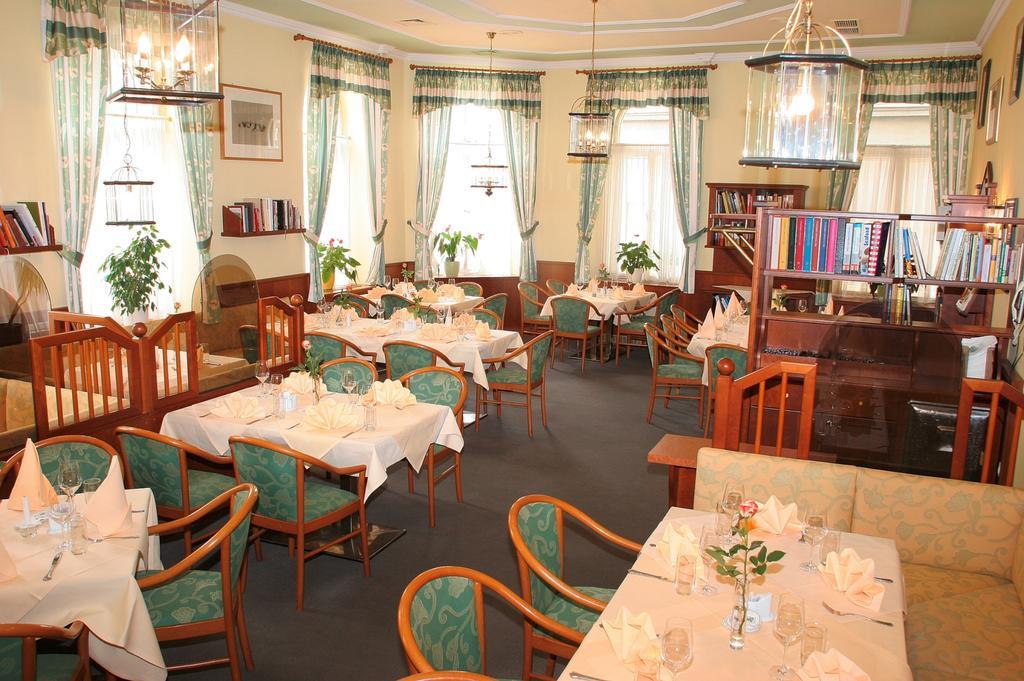 Stadthotel Eggenburg ภายนอก รูปภาพ