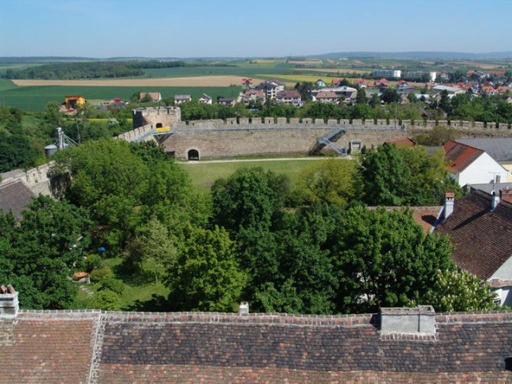 Stadthotel Eggenburg ภายนอก รูปภาพ