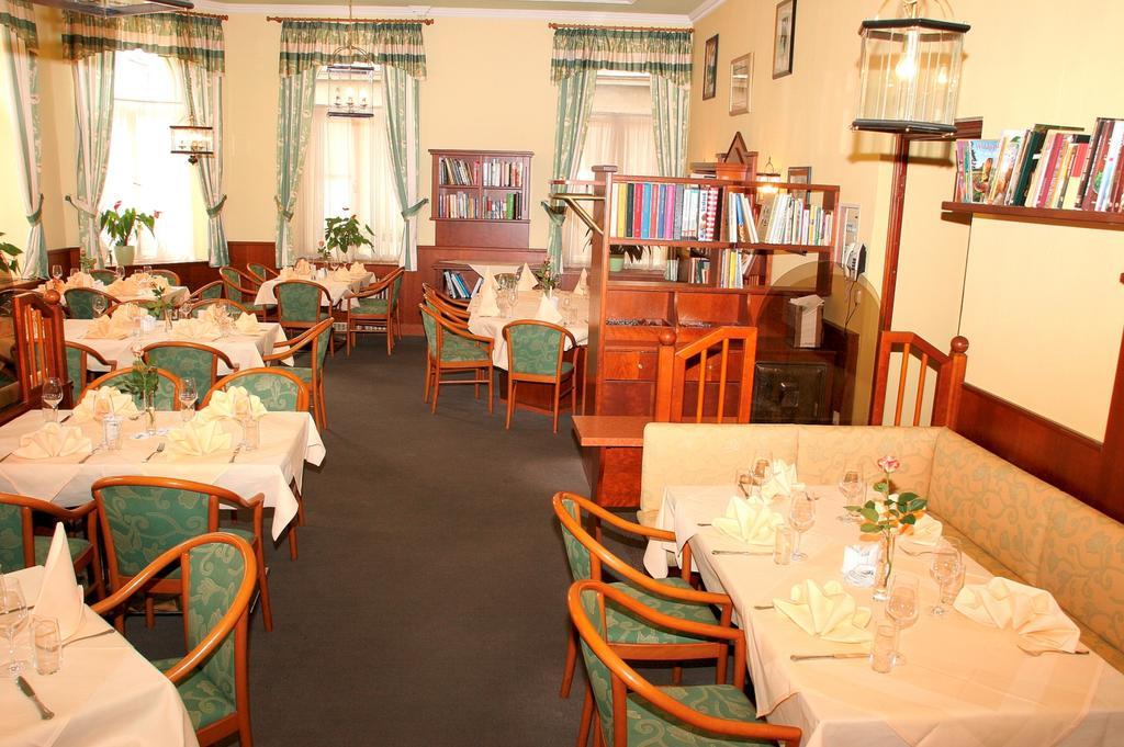 Stadthotel Eggenburg ภายนอก รูปภาพ